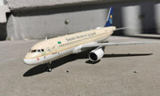 Airbus A320-214 1:144