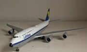 Boeing 747-8 1:144