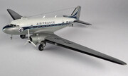 Douglas DC-3 1:144